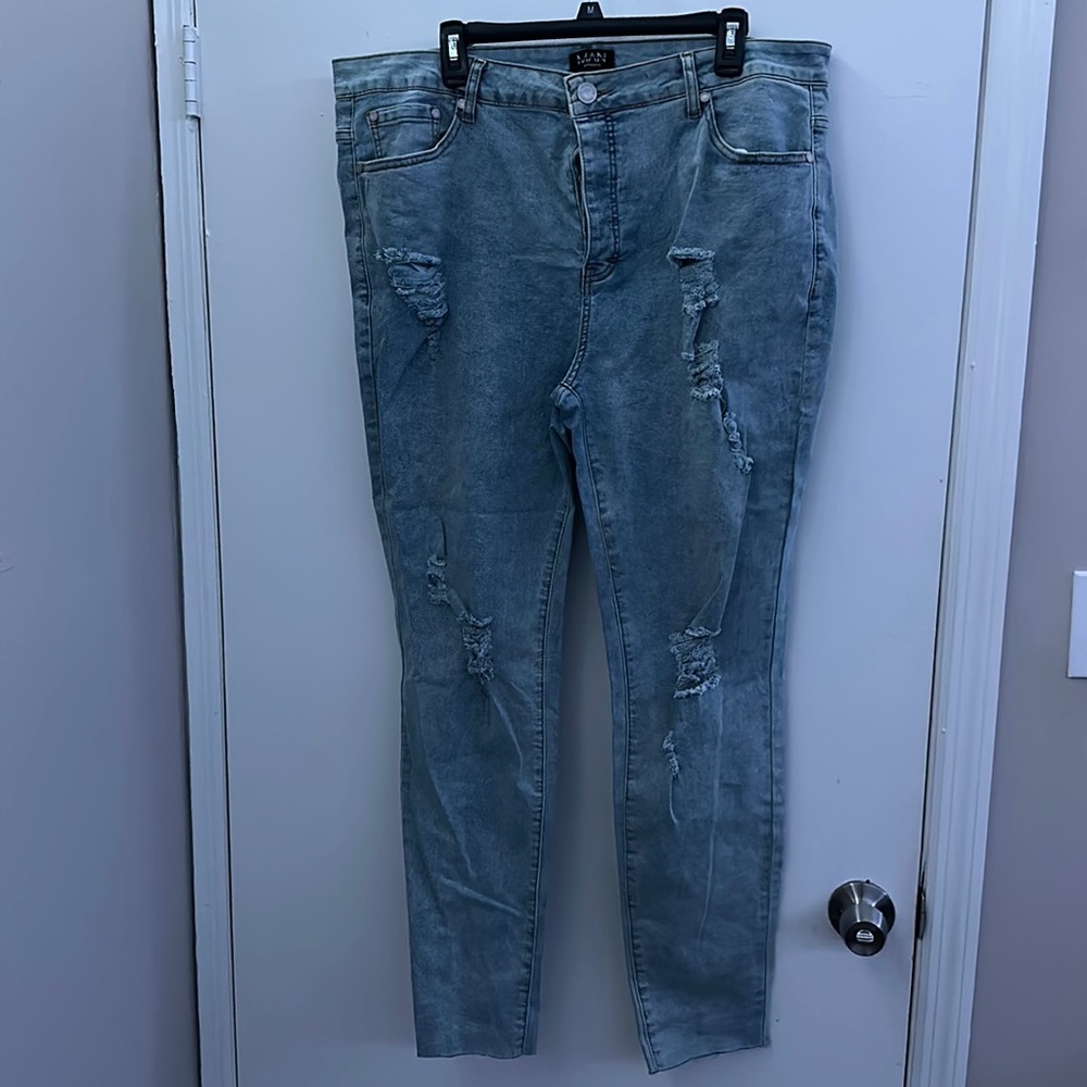Light-wash ripped jeans by Boohoo man